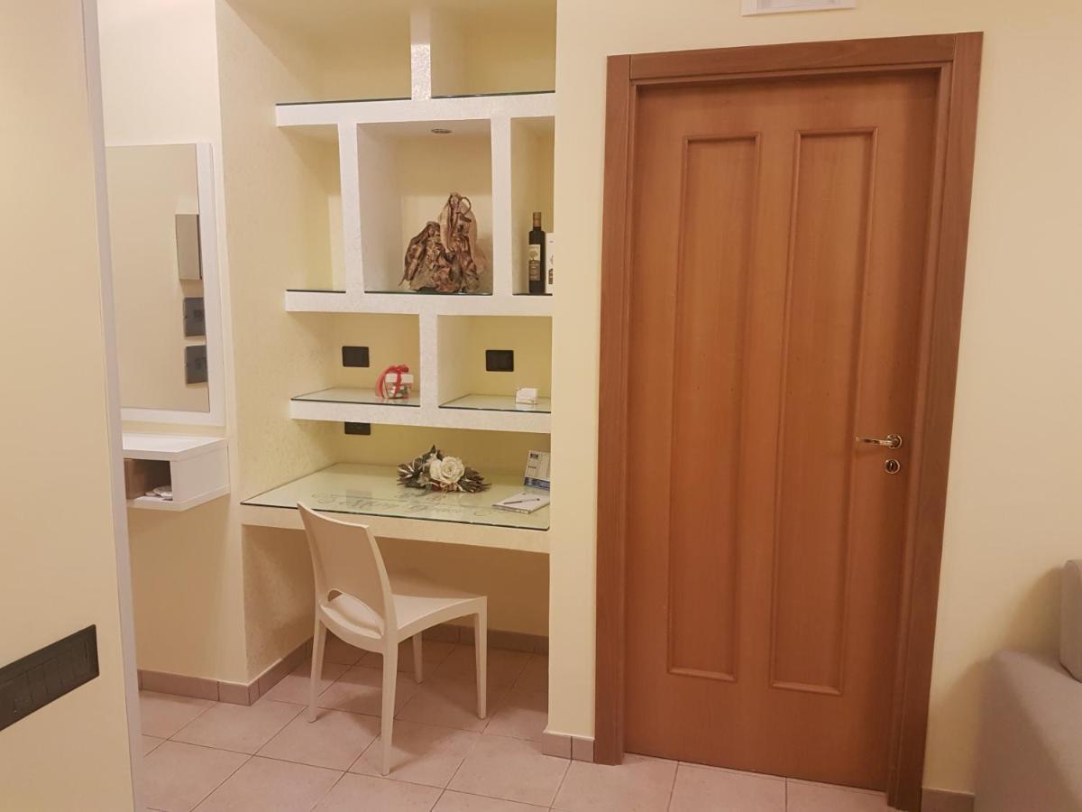 B&B Mary Grace Rossano Stazione ภายนอก รูปภาพ