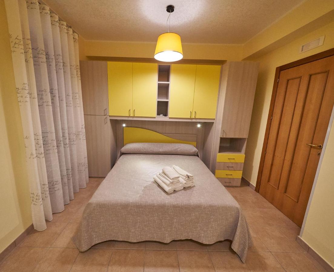 B&B Mary Grace Rossano Stazione ภายนอก รูปภาพ