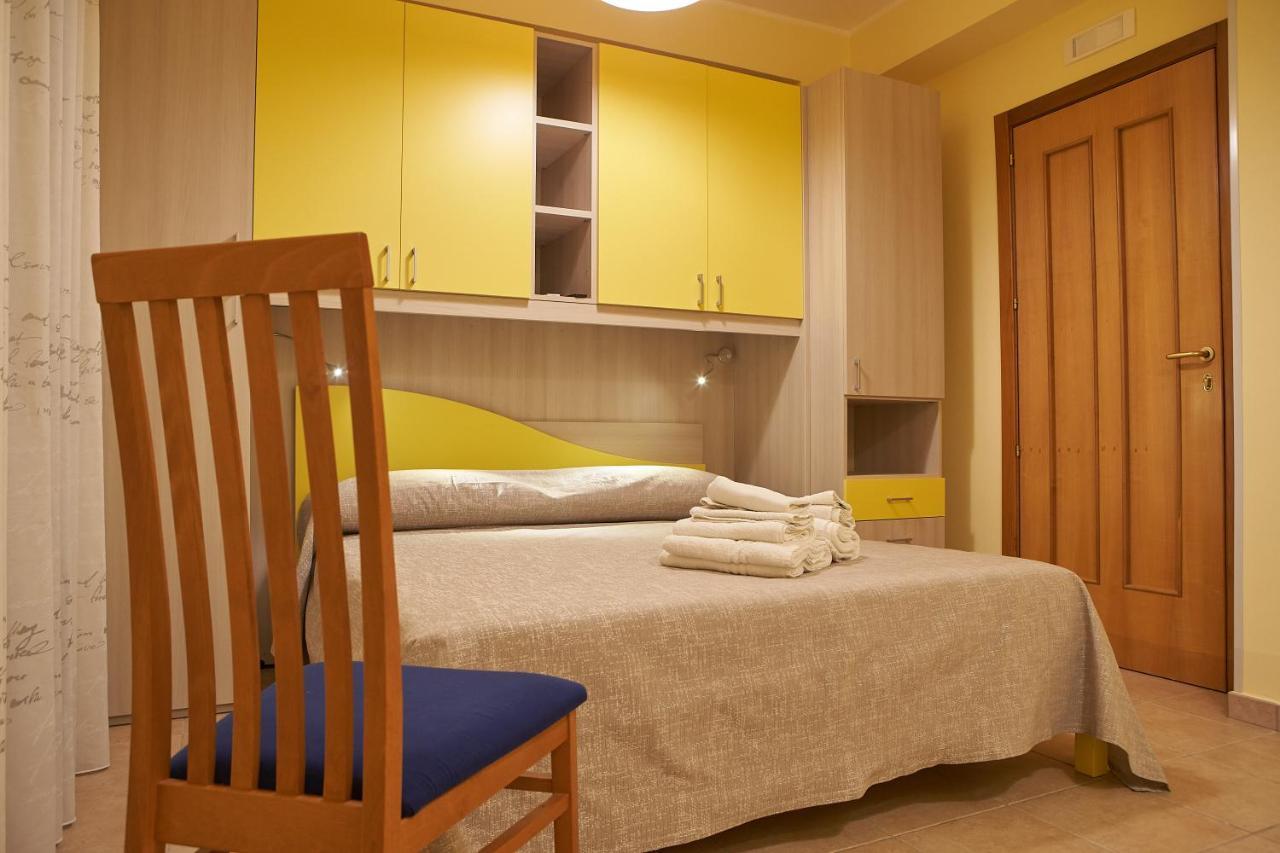 B&B Mary Grace Rossano Stazione ภายนอก รูปภาพ