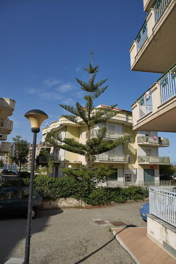 B&B Mary Grace Rossano Stazione ภายนอก รูปภาพ