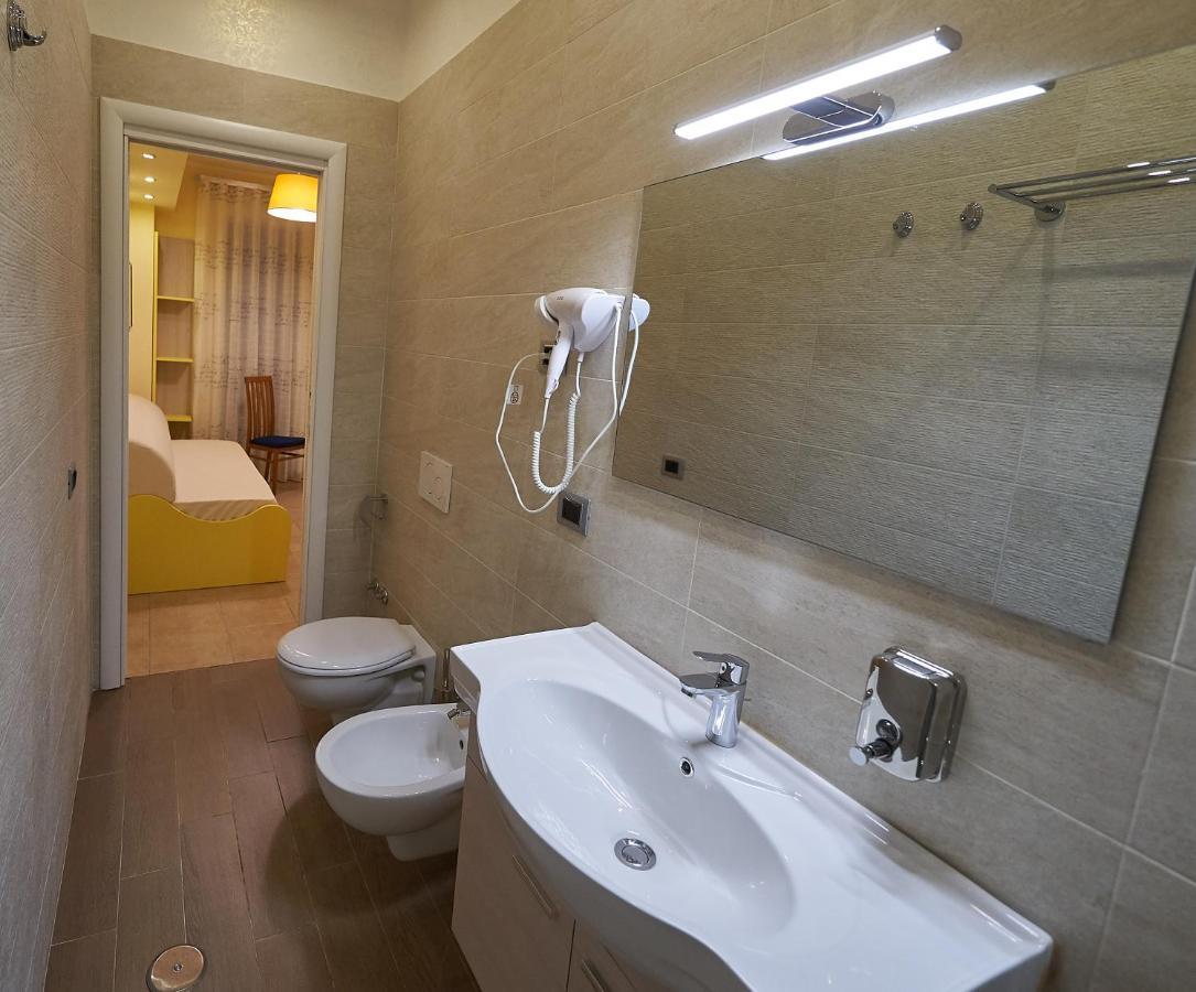 B&B Mary Grace Rossano Stazione ภายนอก รูปภาพ