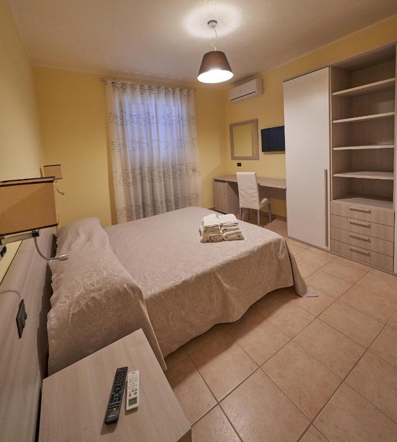 B&B Mary Grace Rossano Stazione ภายนอก รูปภาพ