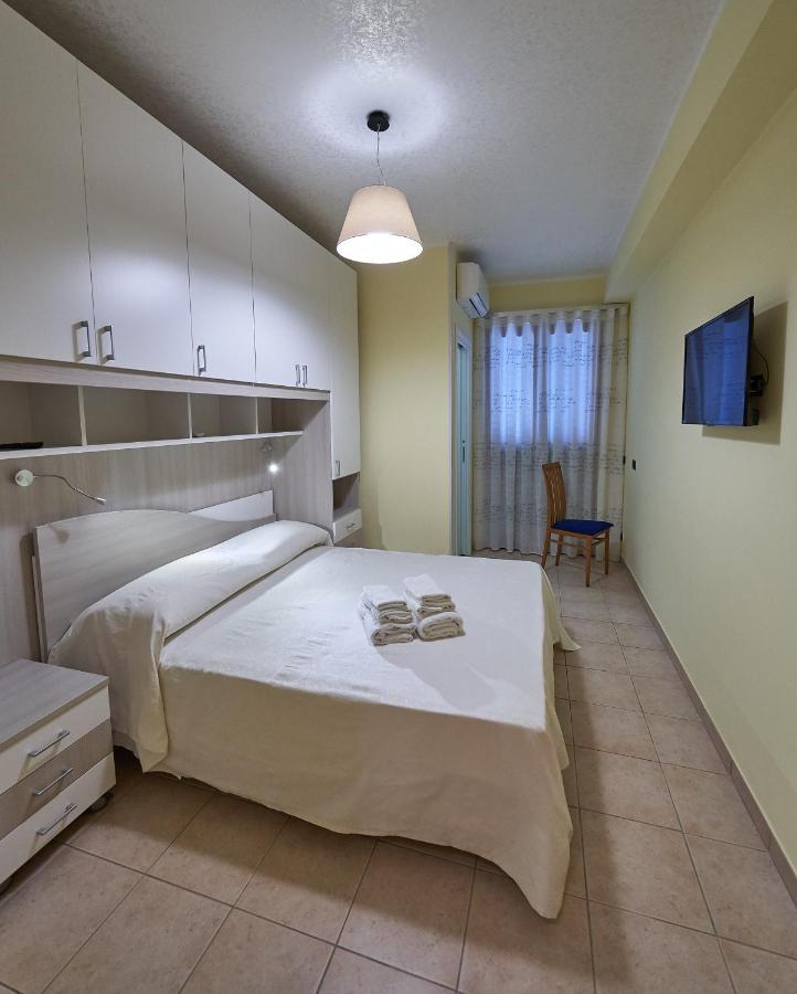 B&B Mary Grace Rossano Stazione ภายนอก รูปภาพ