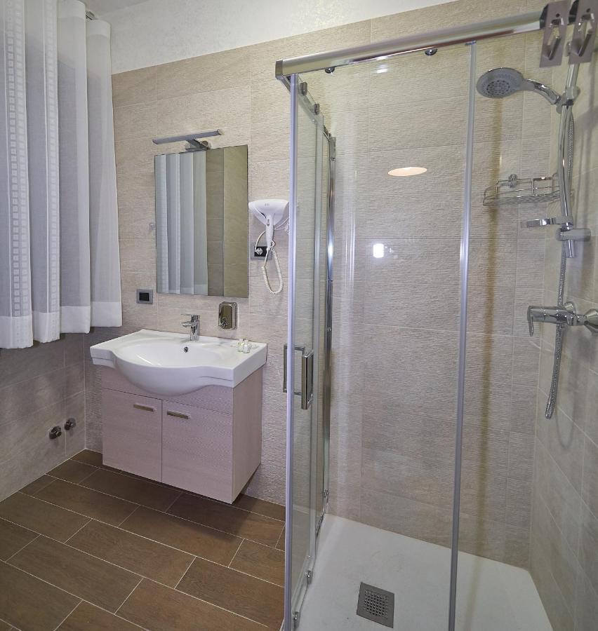 B&B Mary Grace Rossano Stazione ภายนอก รูปภาพ