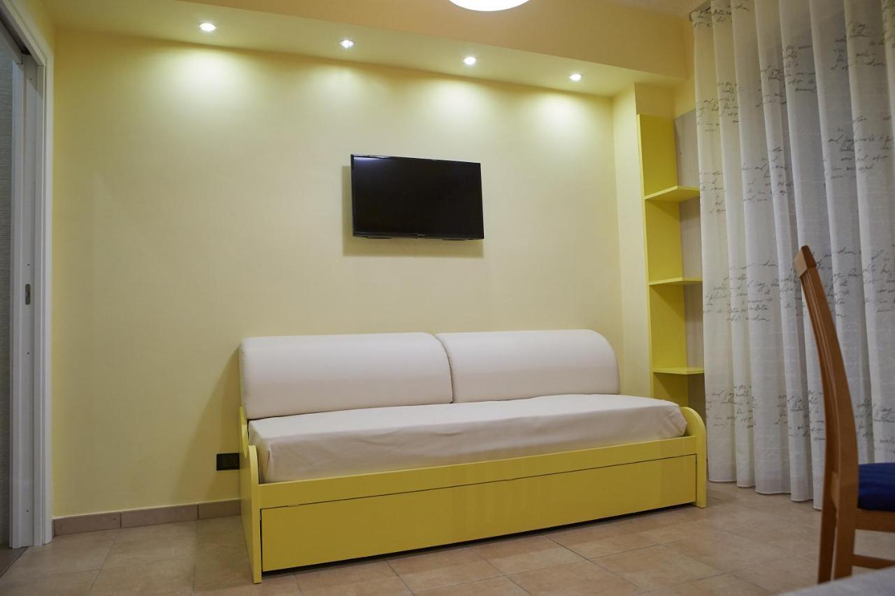 B&B Mary Grace Rossano Stazione ภายนอก รูปภาพ