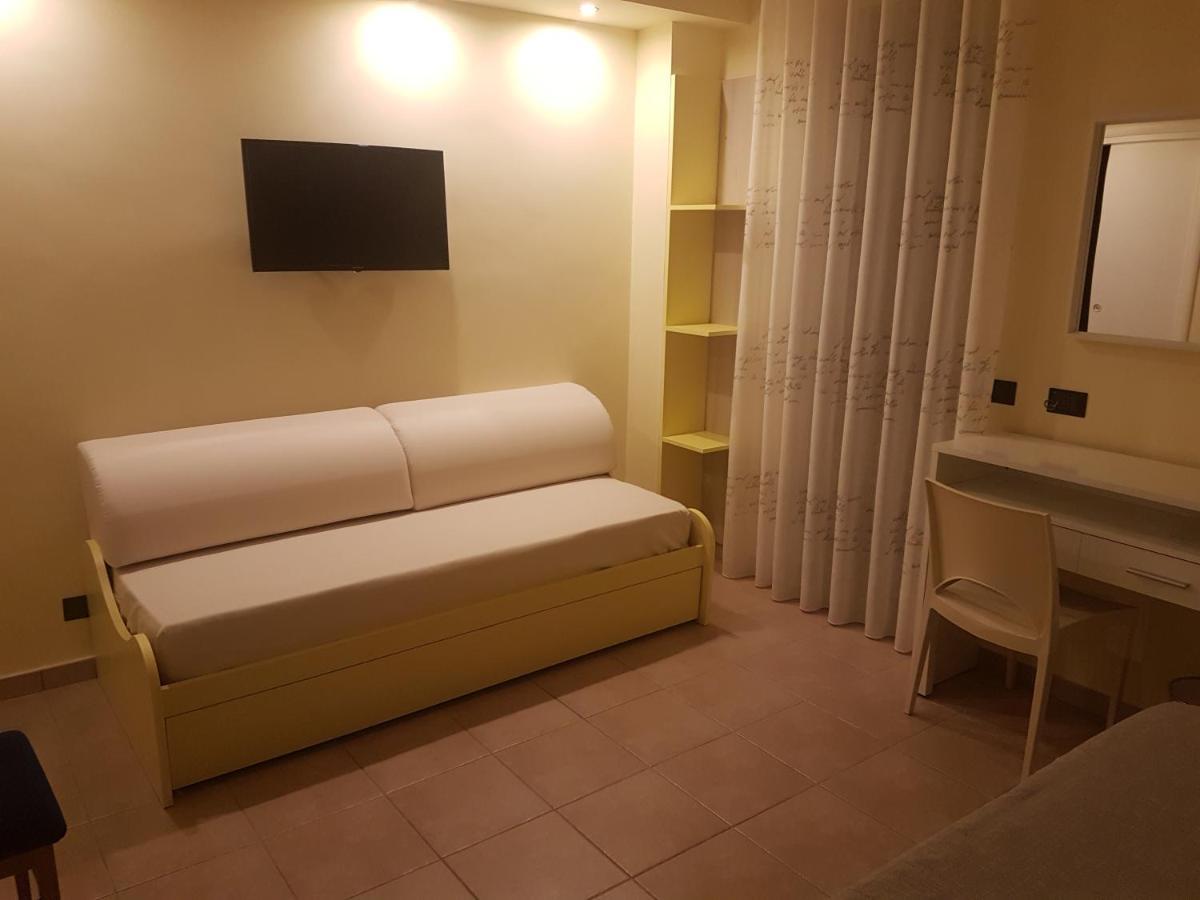 B&B Mary Grace Rossano Stazione ภายนอก รูปภาพ