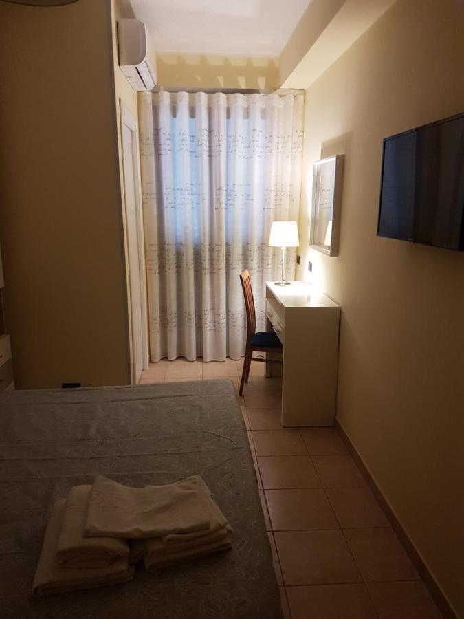 B&B Mary Grace Rossano Stazione ภายนอก รูปภาพ