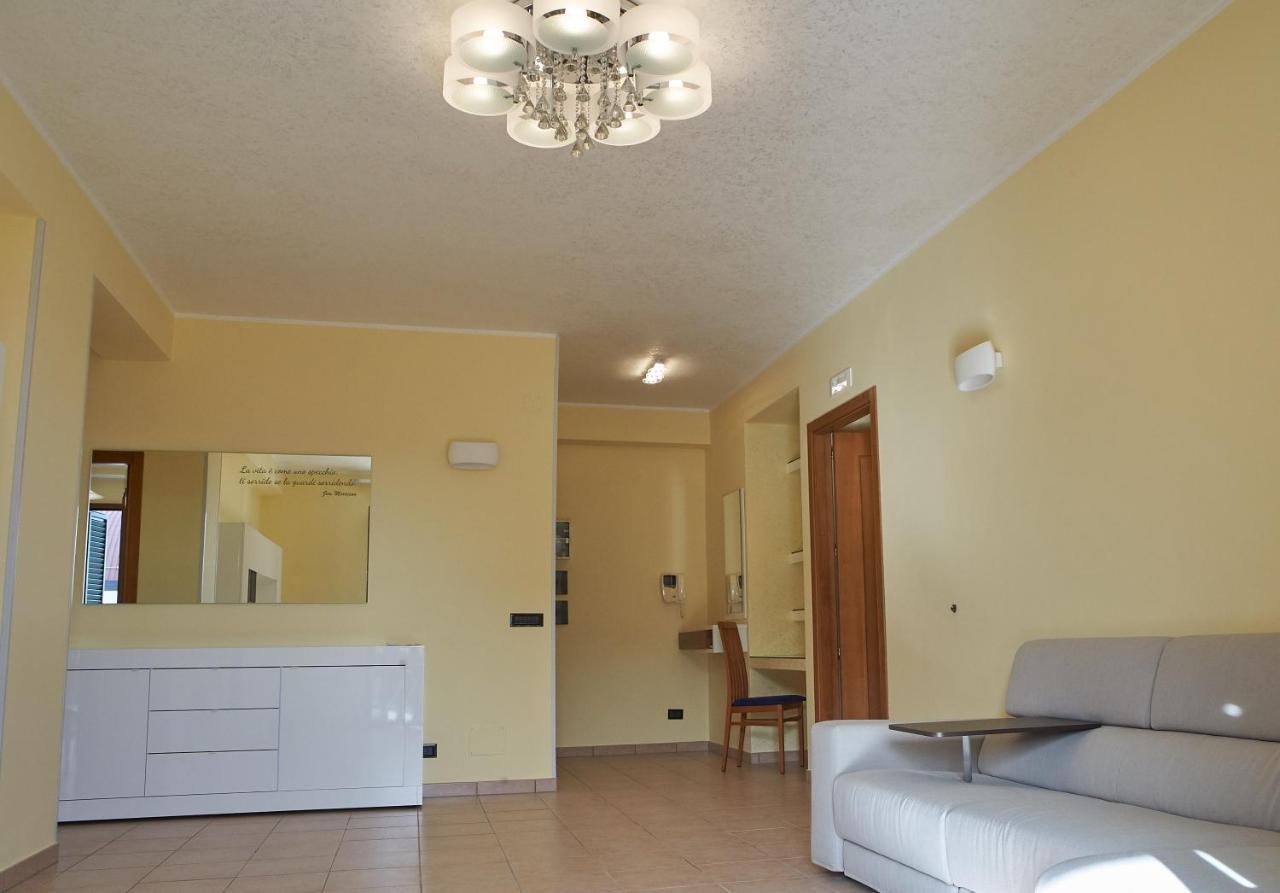 B&B Mary Grace Rossano Stazione ภายนอก รูปภาพ