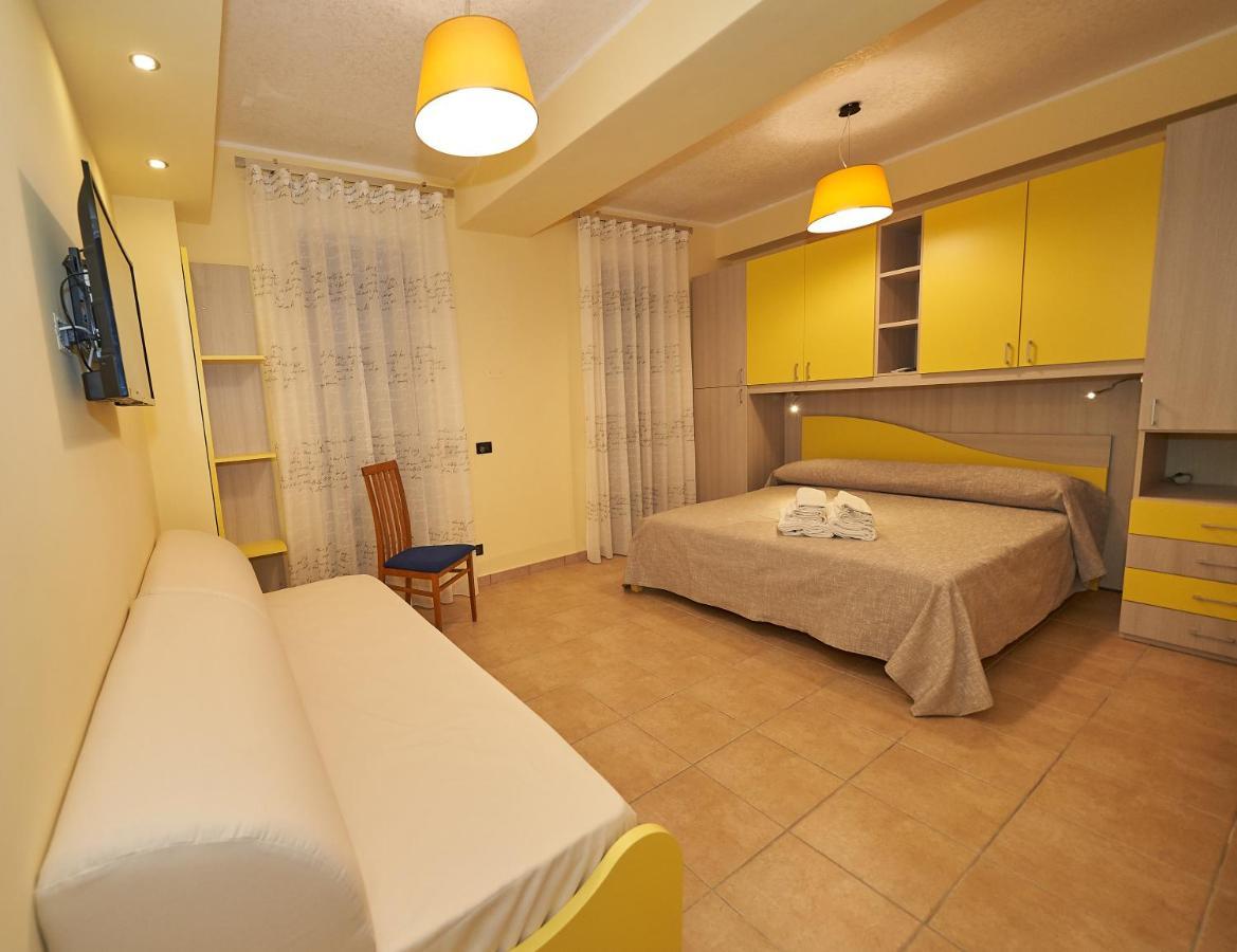 B&B Mary Grace Rossano Stazione ภายนอก รูปภาพ